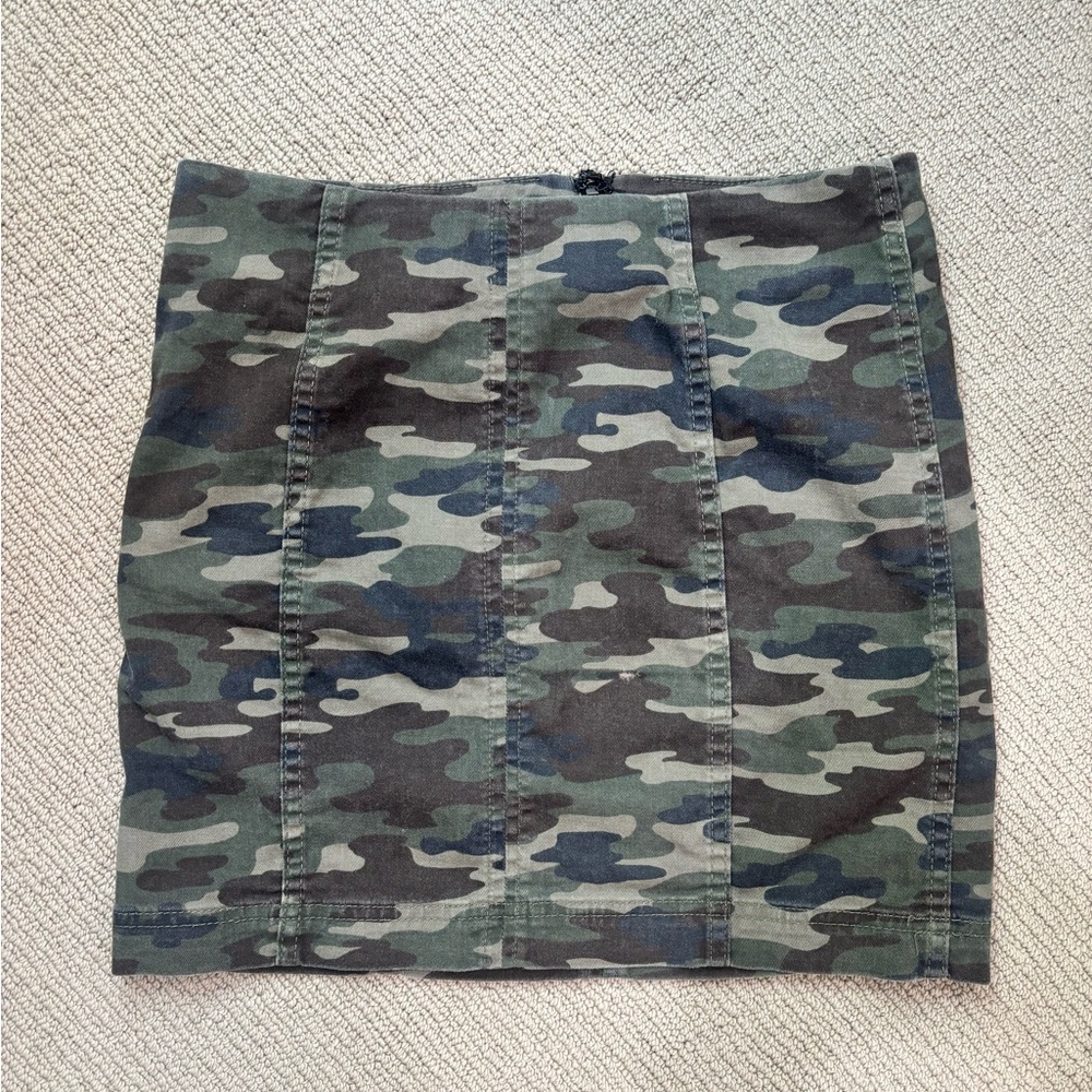 Free People cameo print skirt size 4